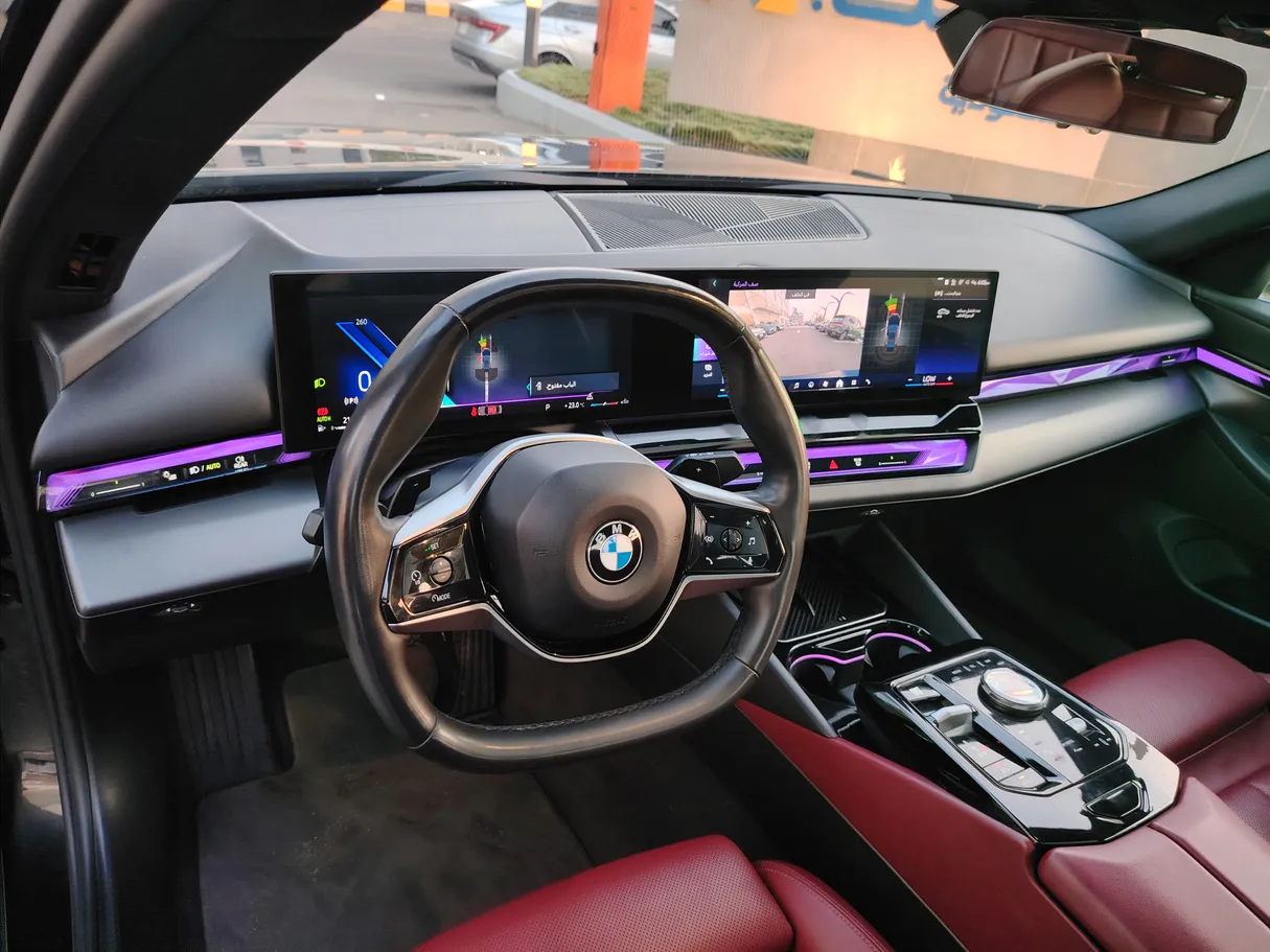 Car image 14