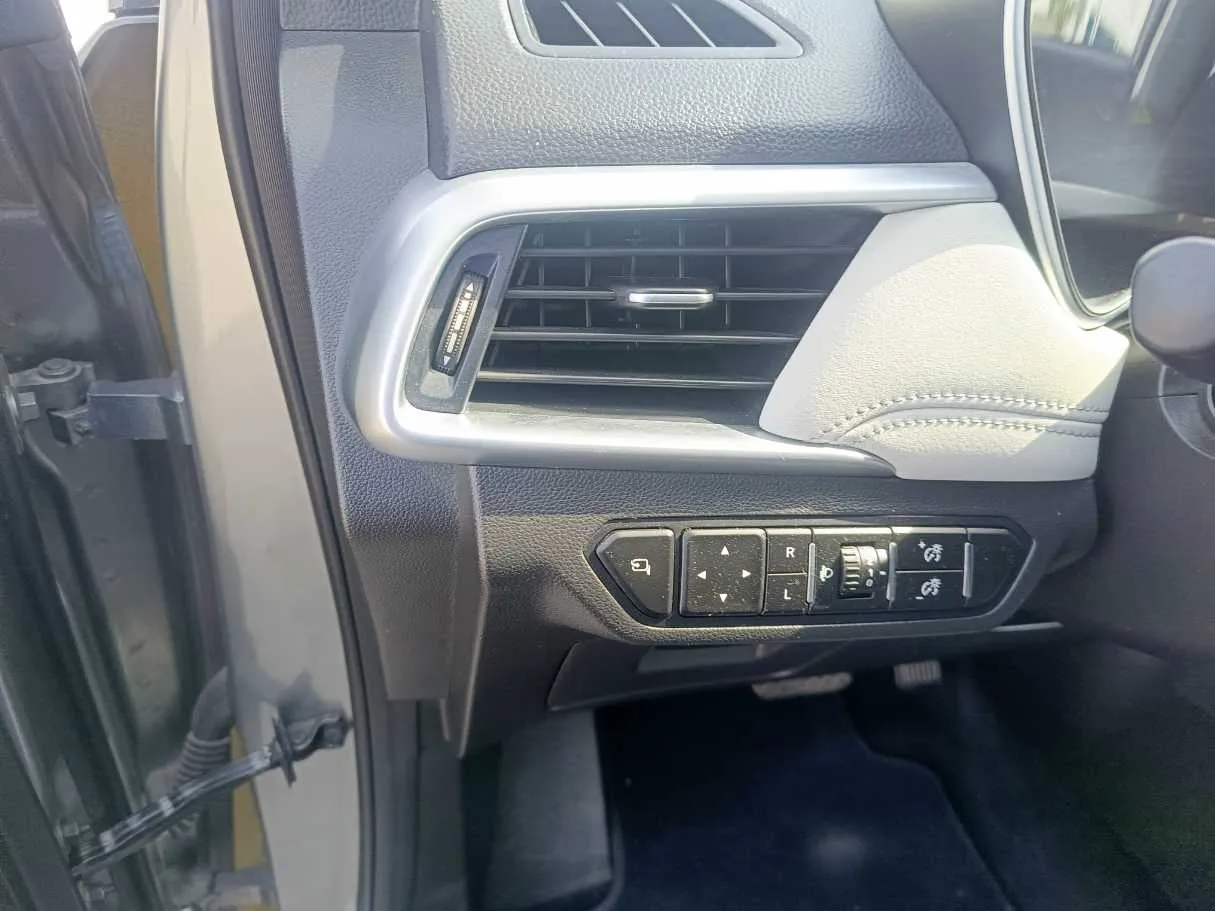 Car image 33