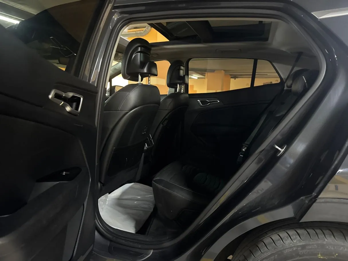 Car image 13