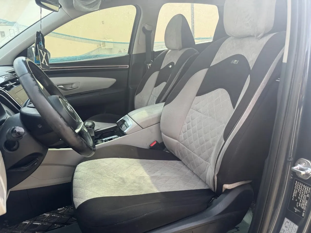 Car image 11