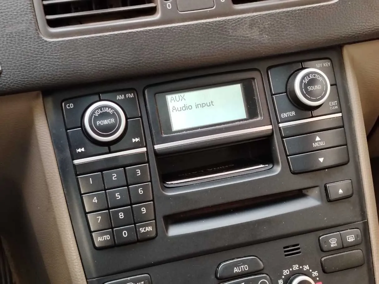 Car image 24