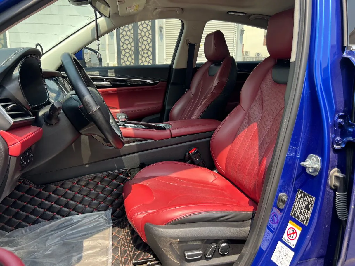 Car image 12
