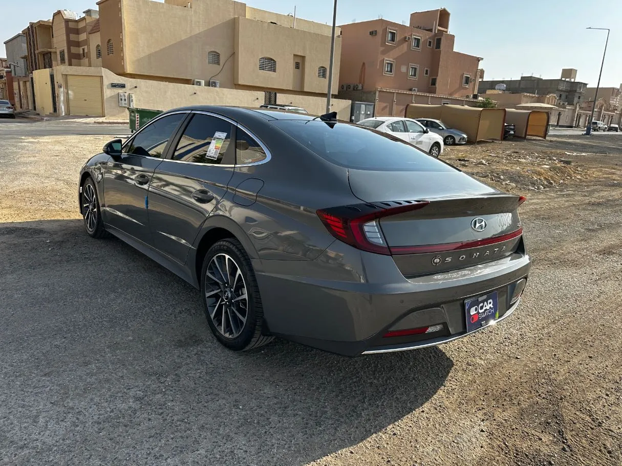 Car image 7