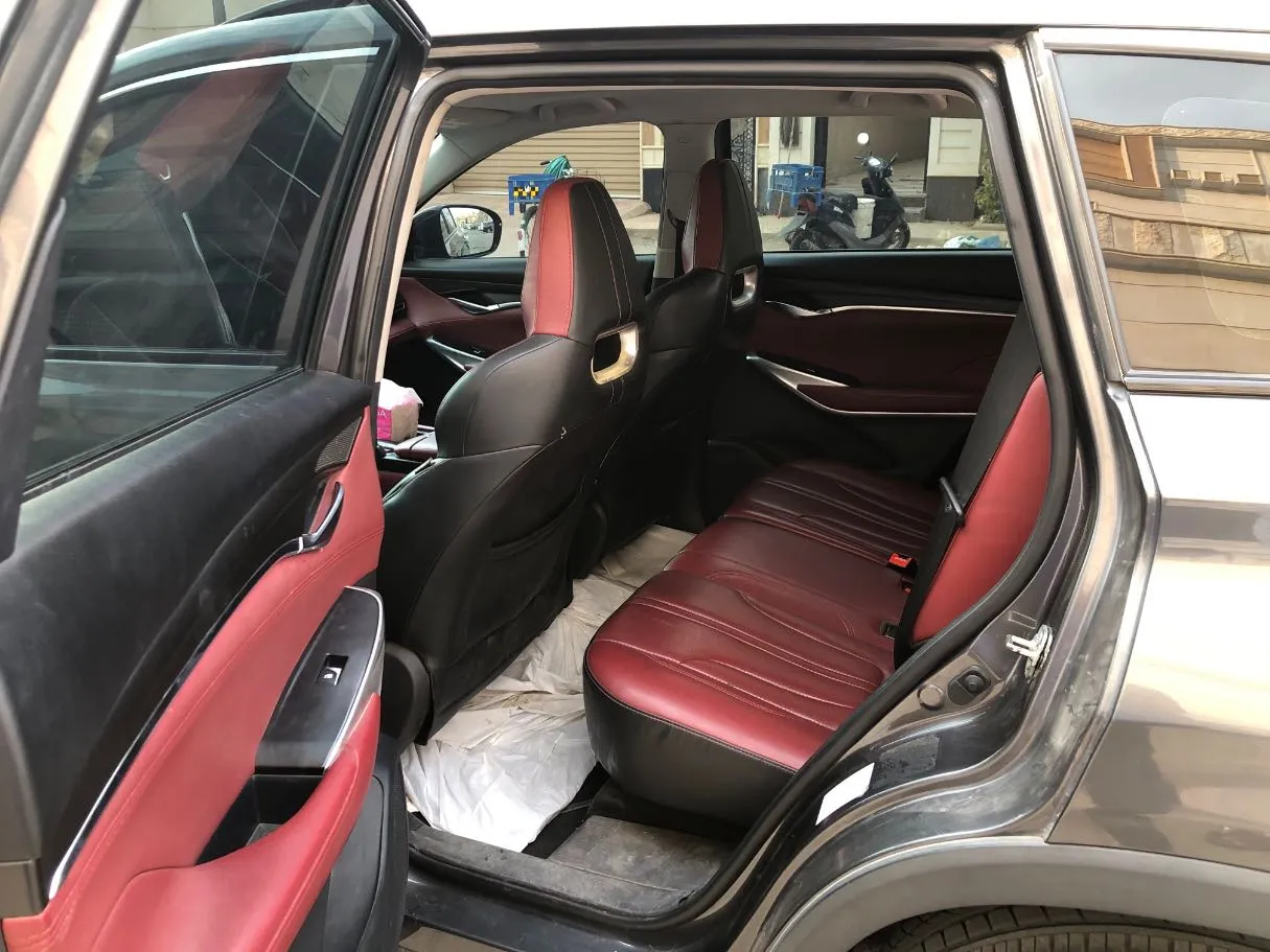 Car image 14