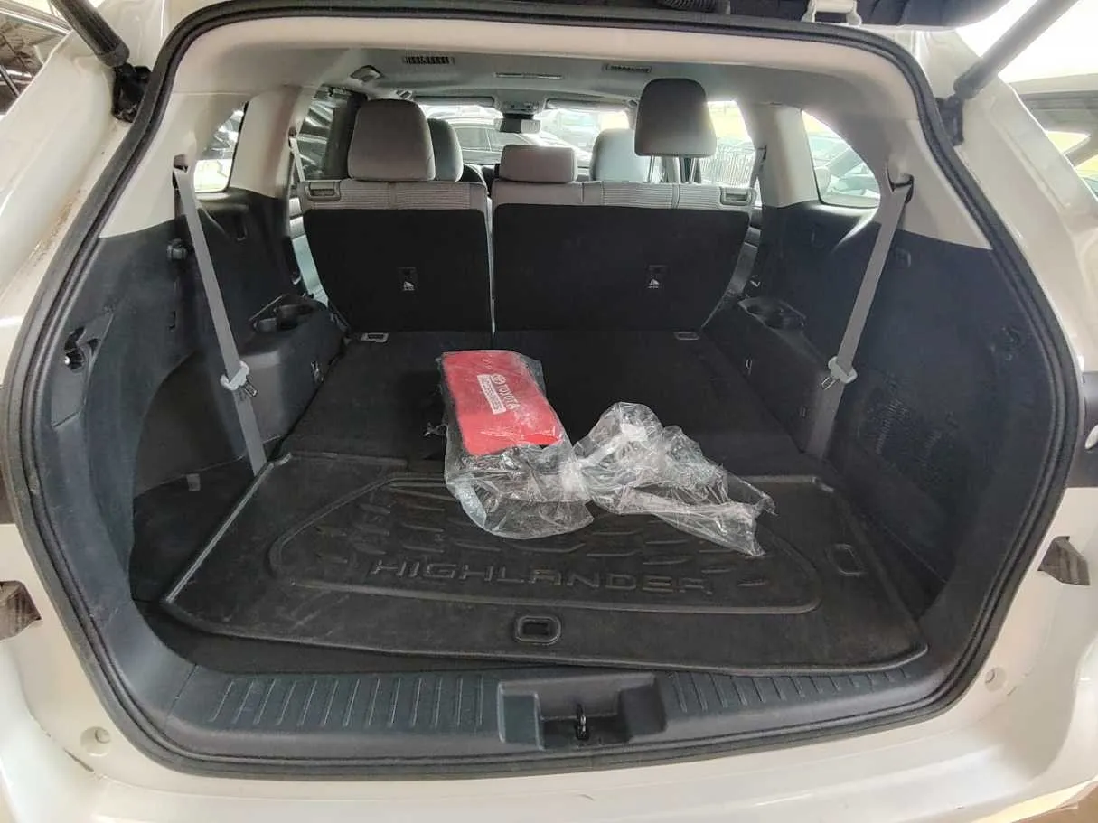 Car image 32