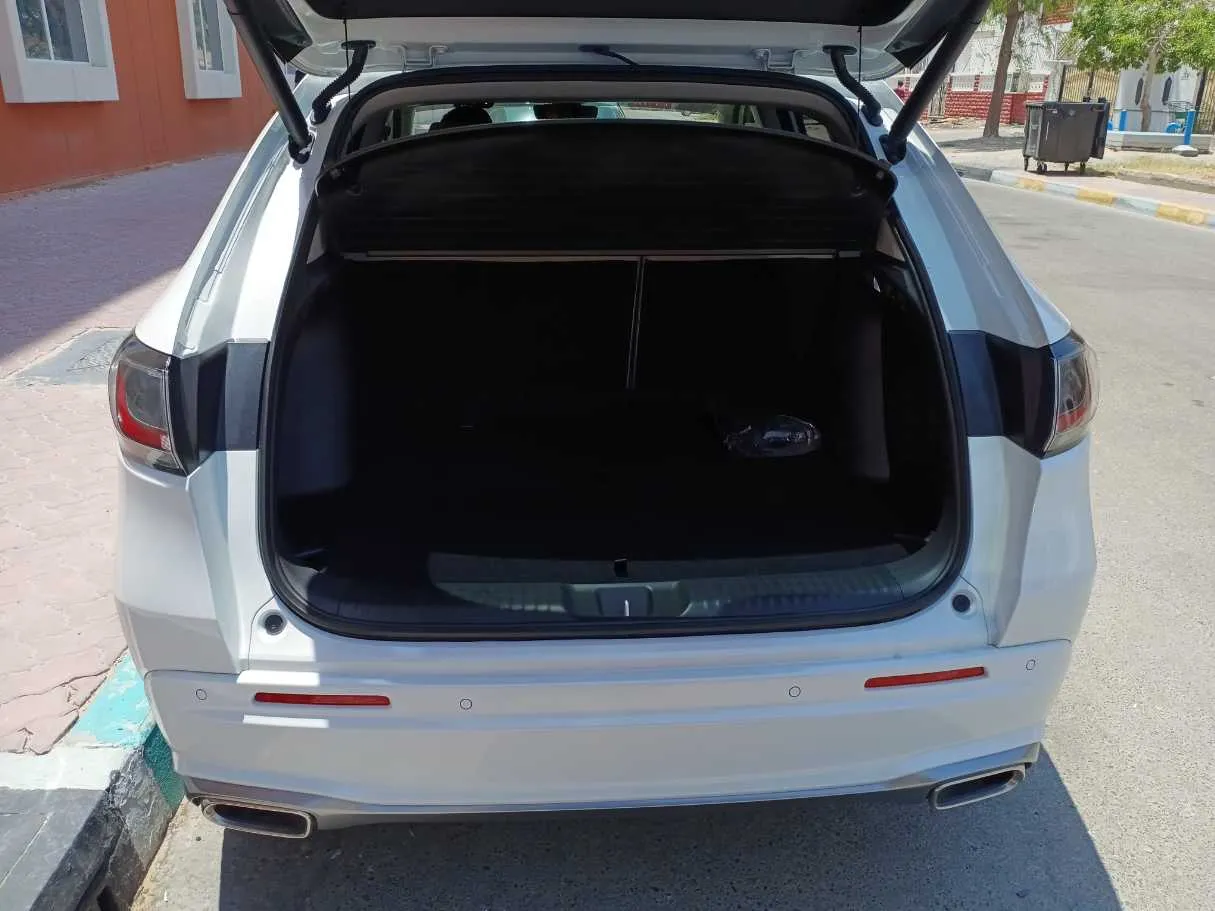 Car image 23