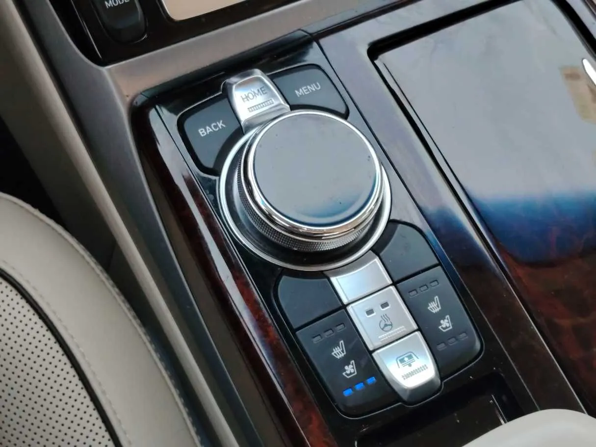 Car image 21