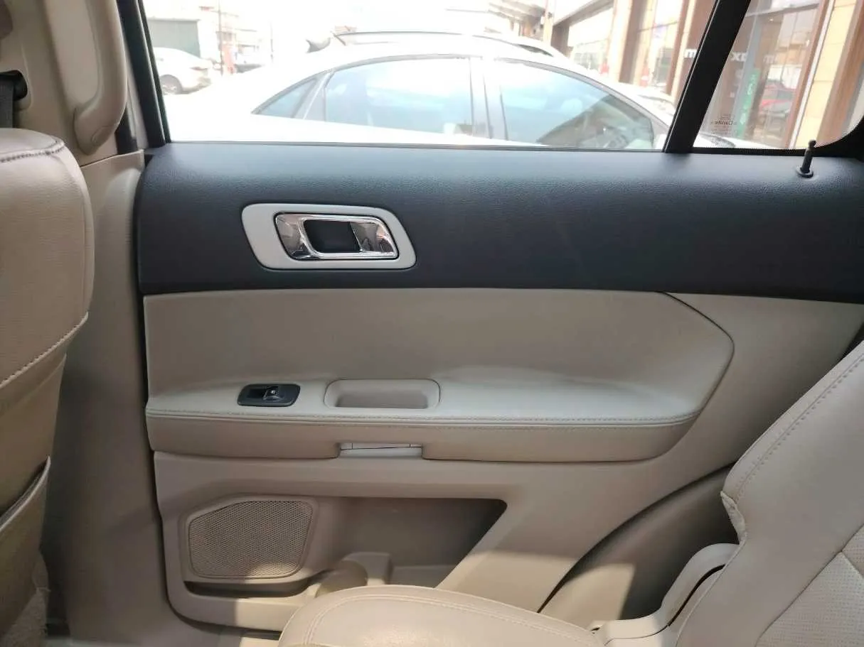 Car image 38