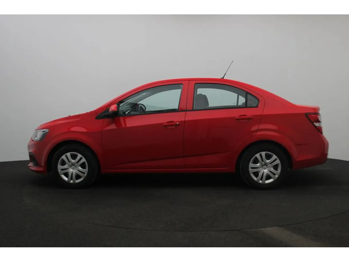 Car image 3
