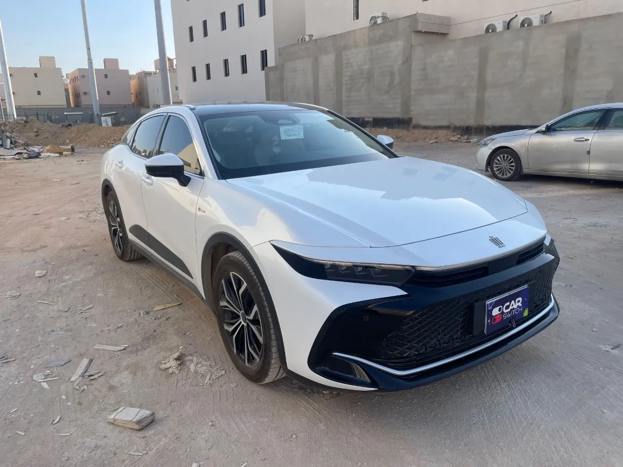 Car image 3