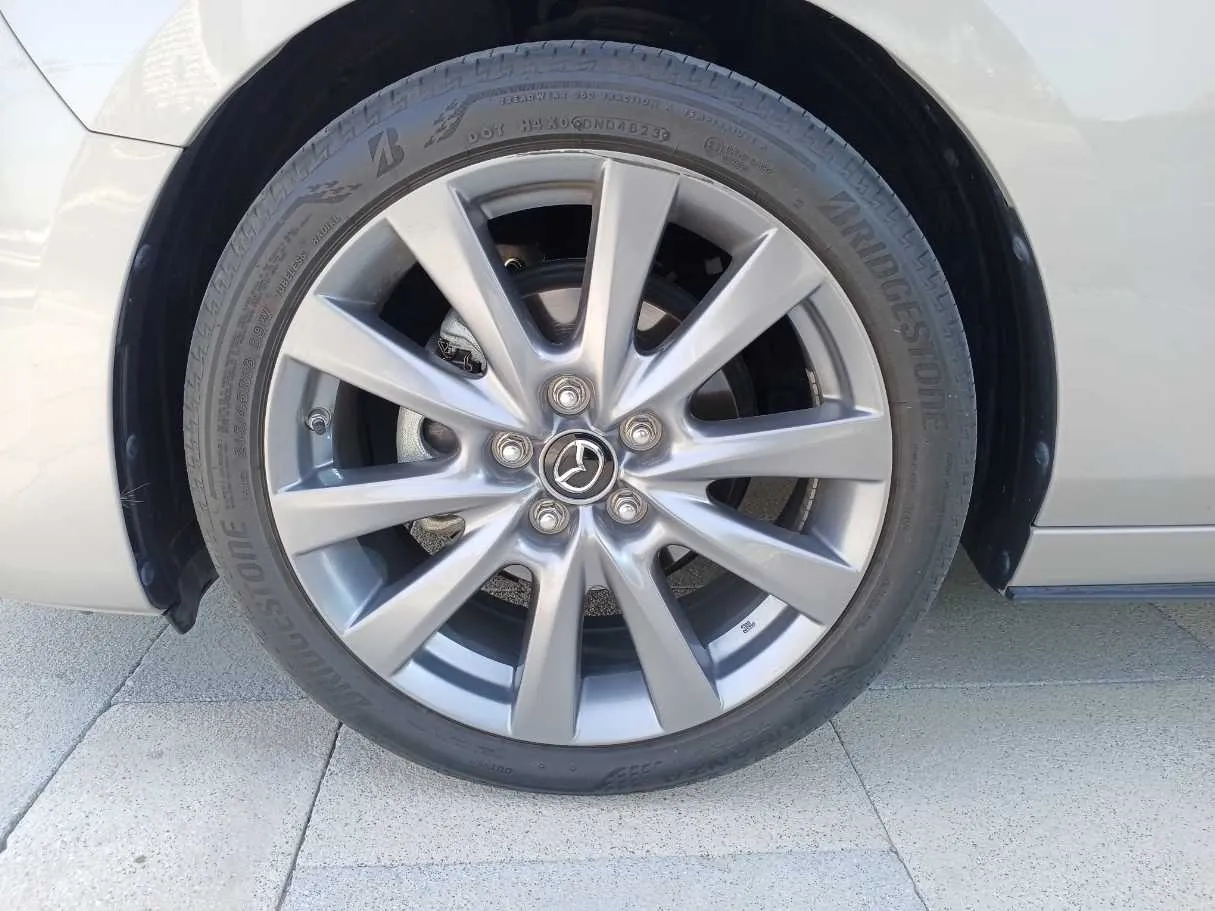 Car image 9
