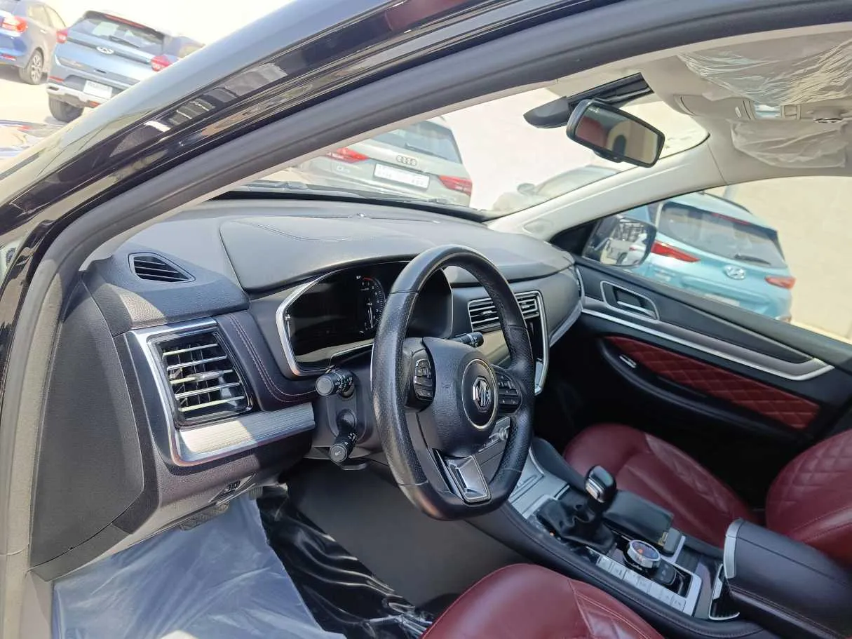 Car image 13