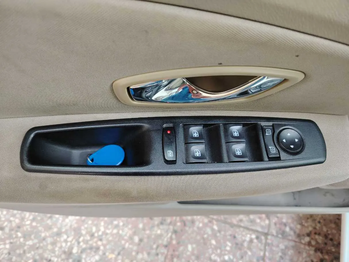 Car image 40