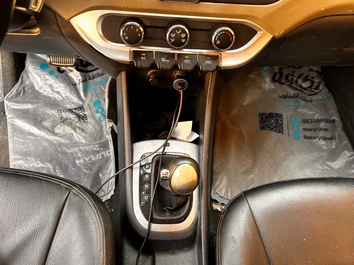 Car image 17