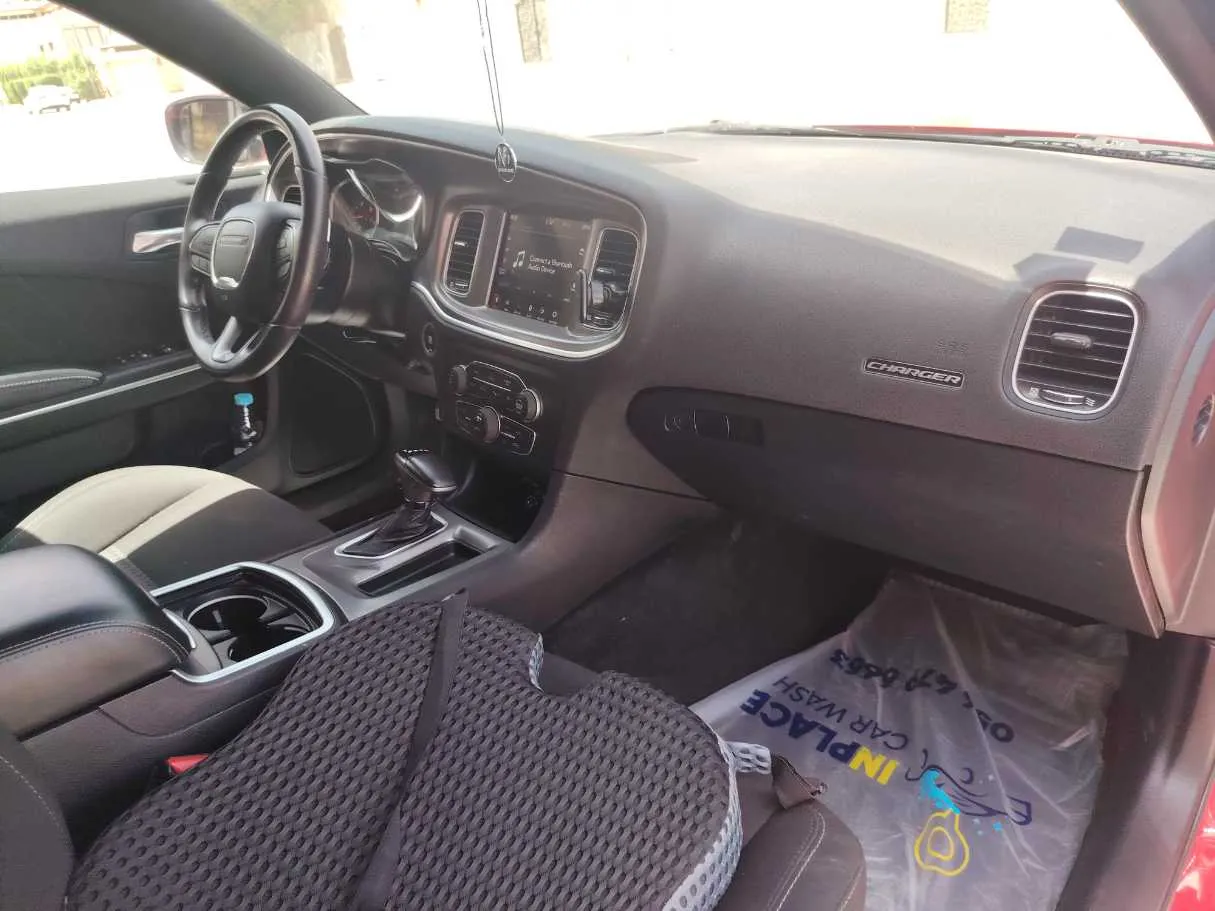 Car image 28