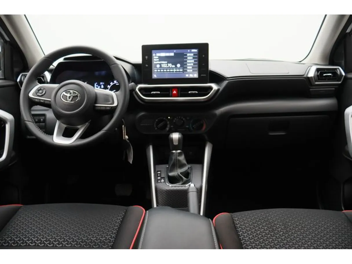 Car image 14