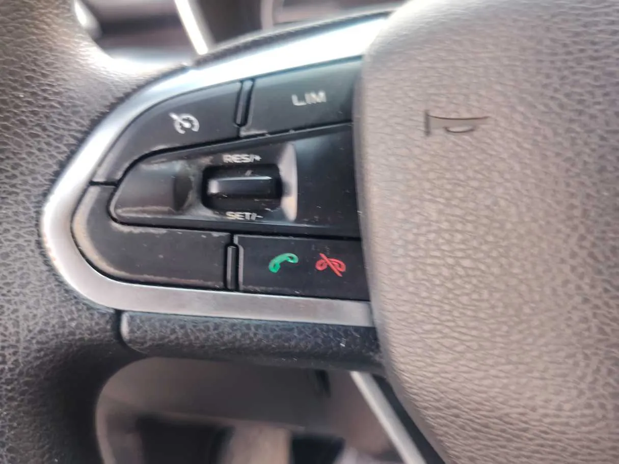 Car image 26