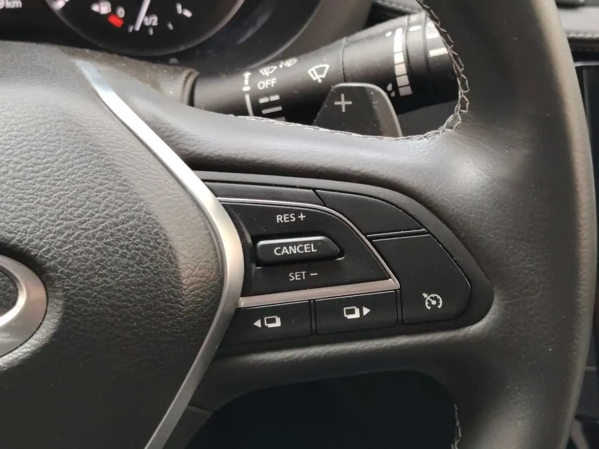 Car image 30