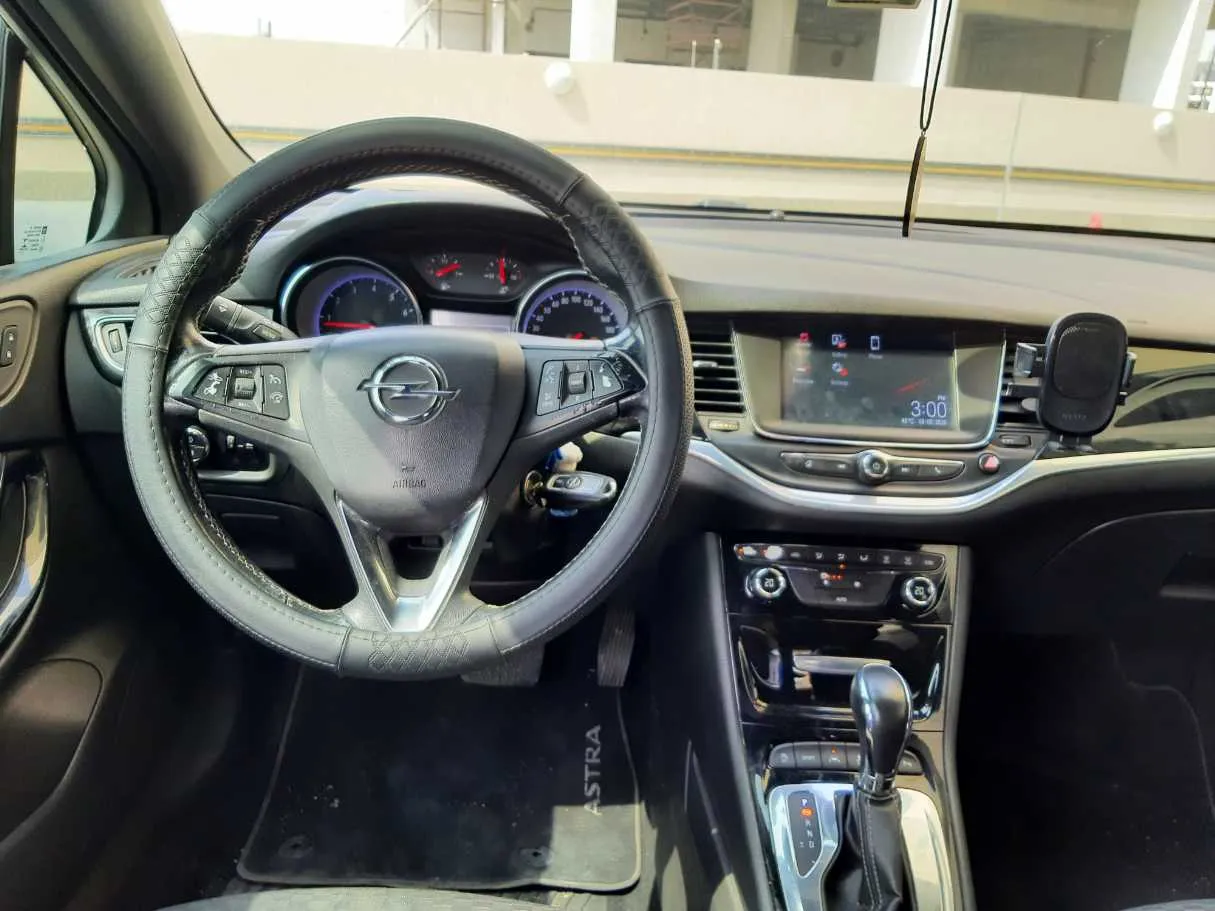 Car image 16