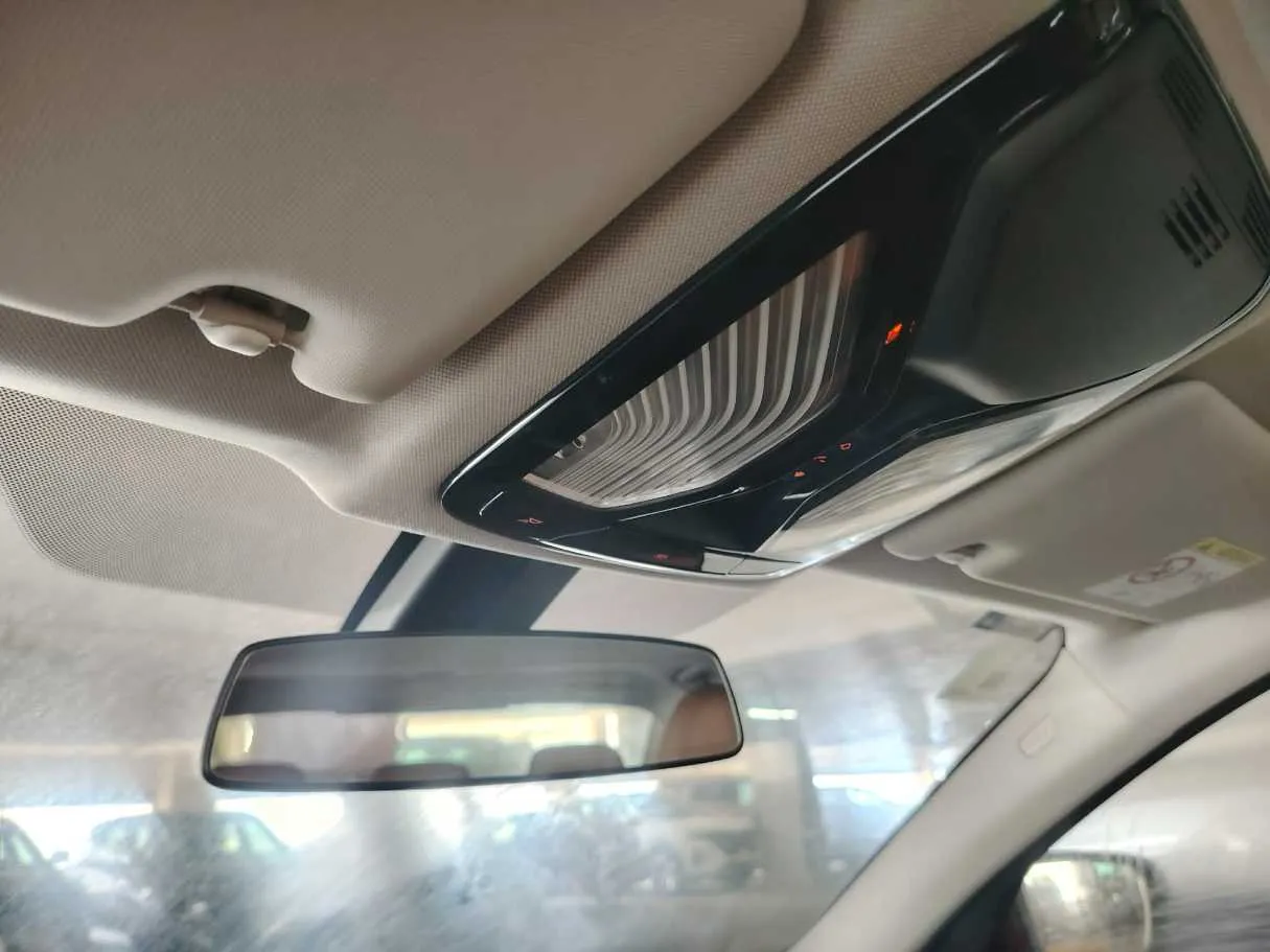 Car image 29
