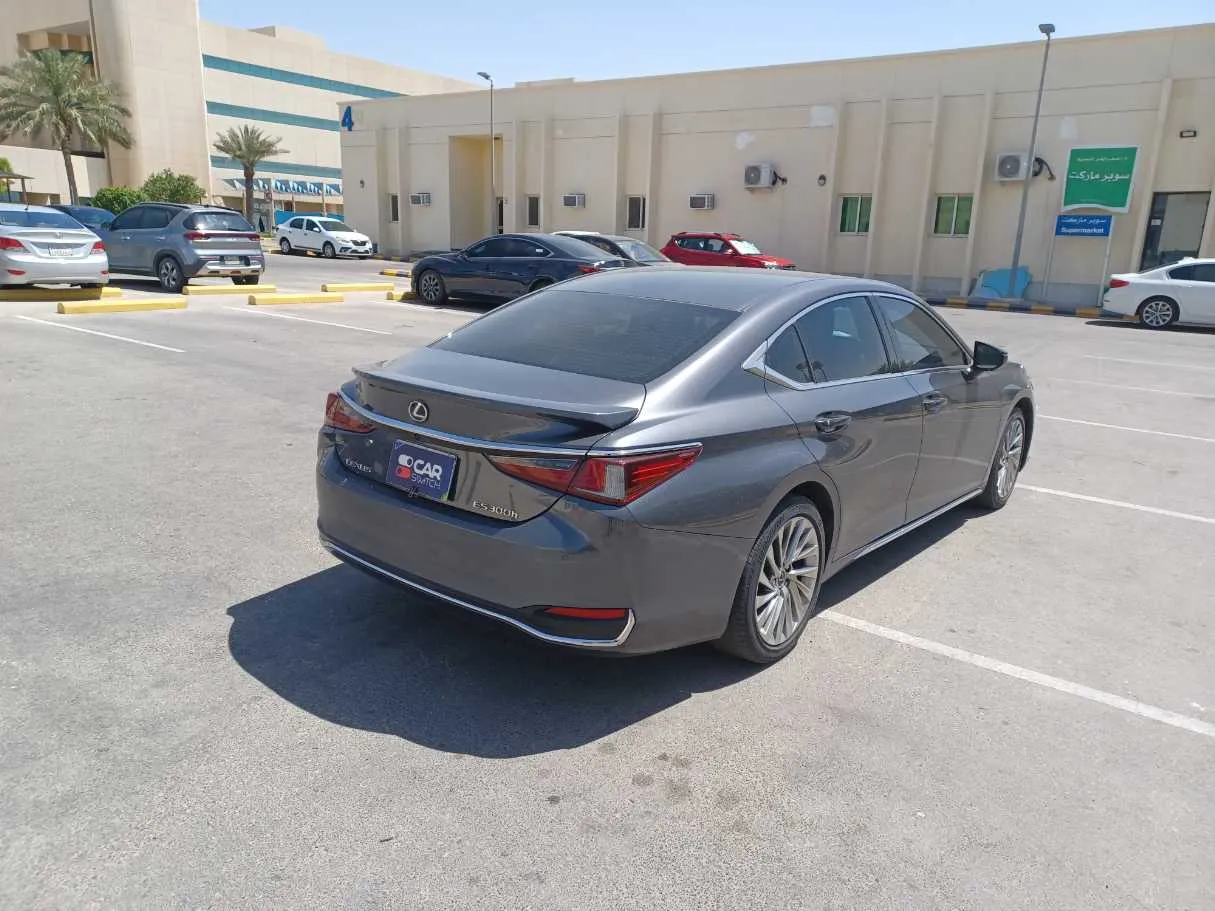 Car image 5