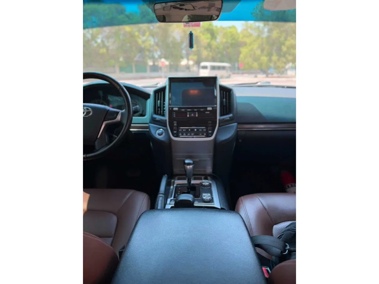 Car image 29
