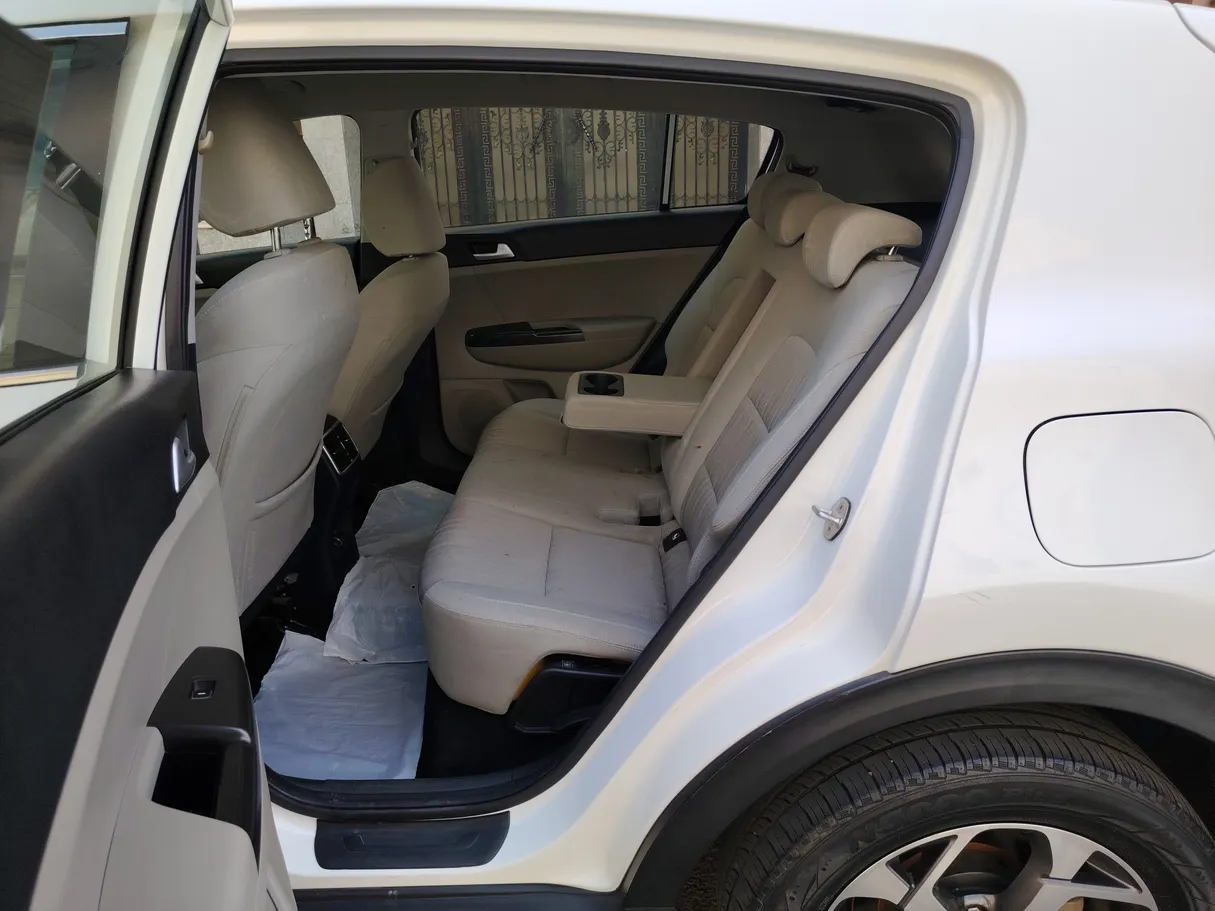 Car image 15