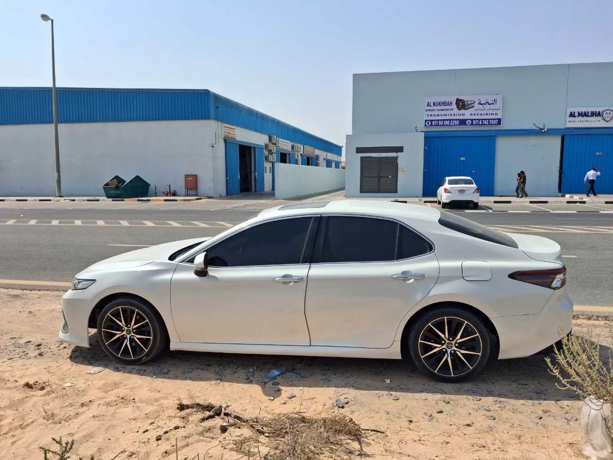 Car image 8