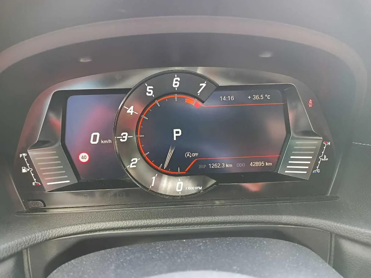 Car image 17