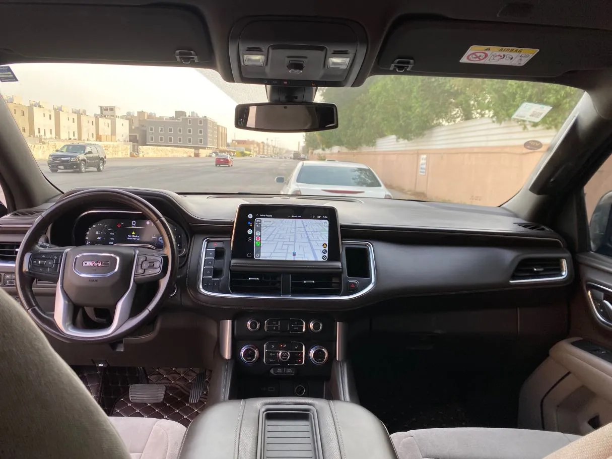 Car image 25
