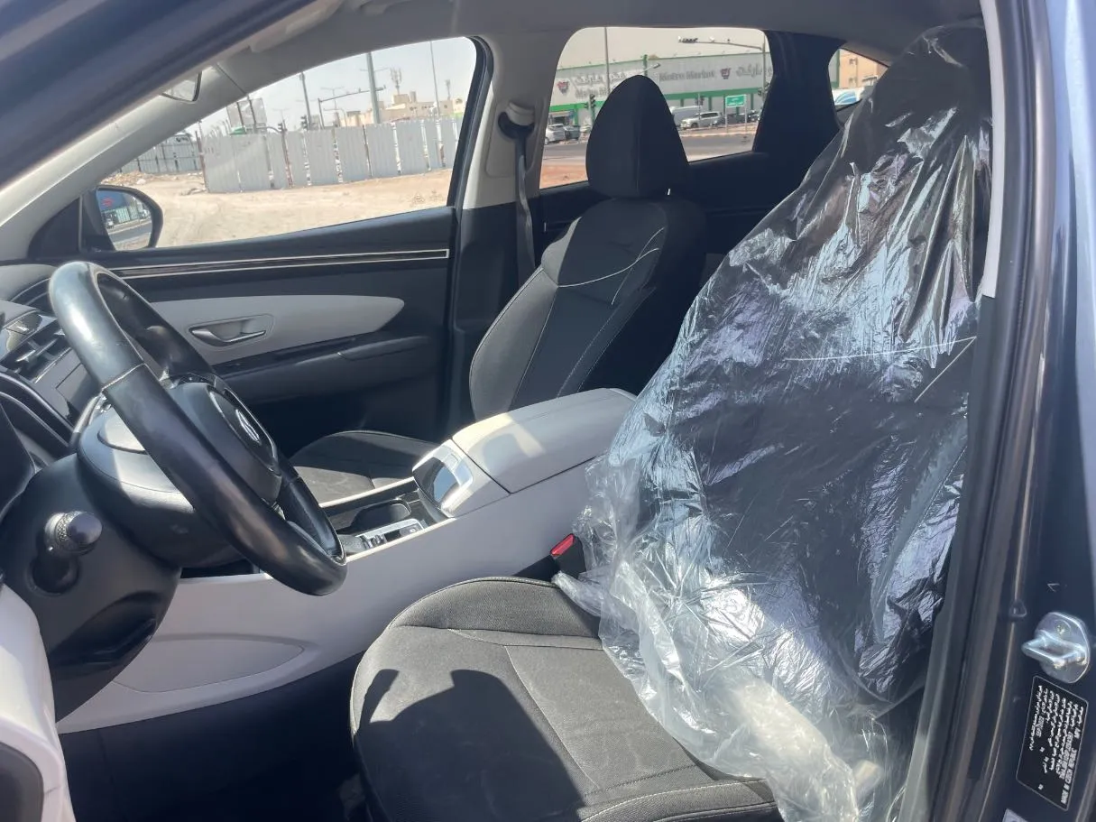 Car image 13
