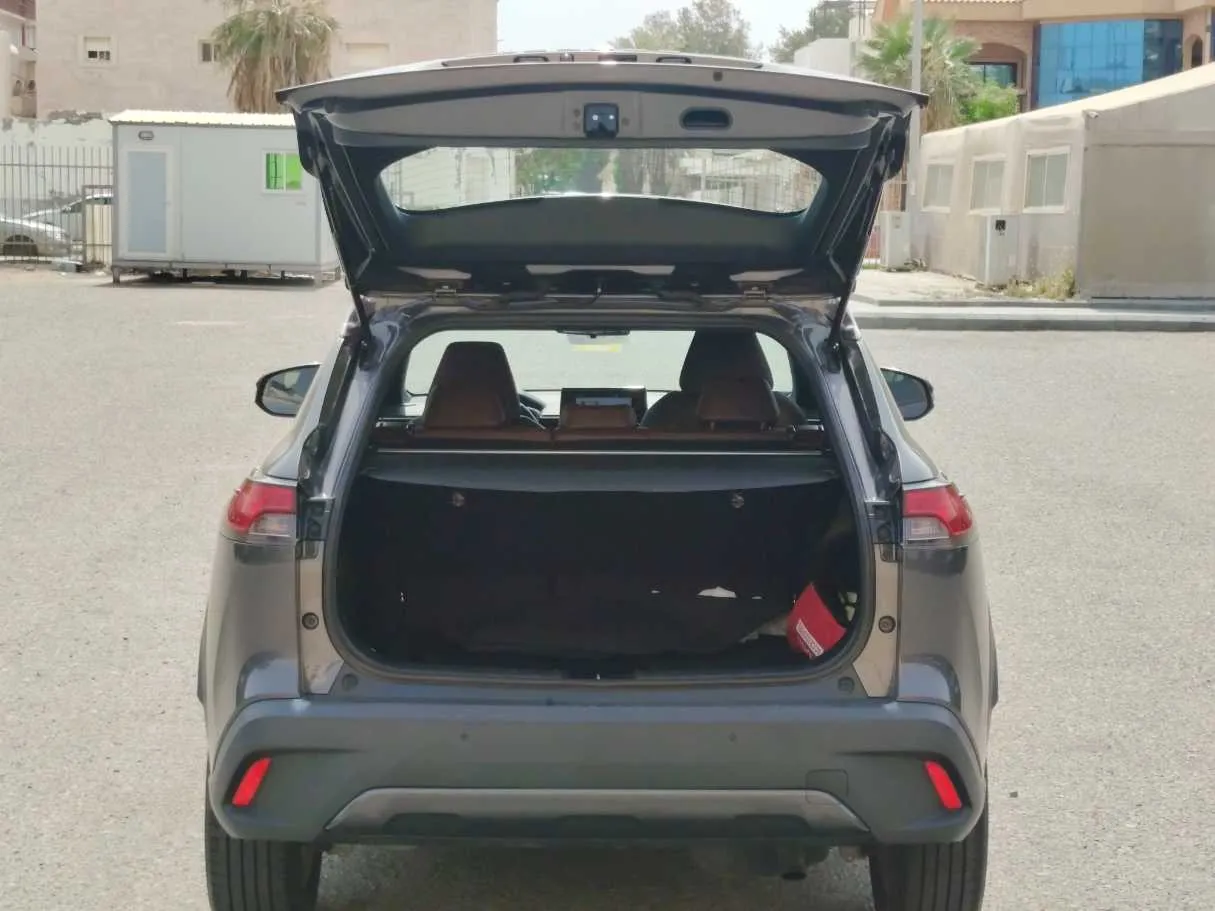 Car image 25