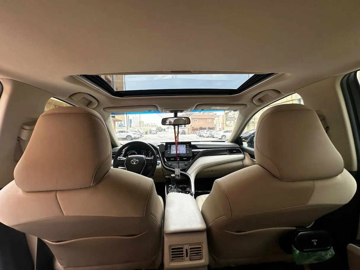 Car image 16