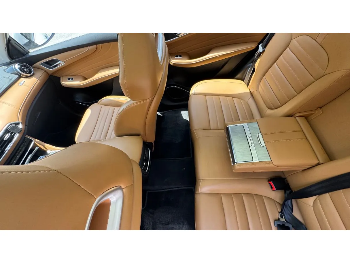 Car image 26