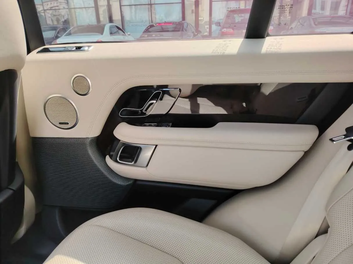 Car image 44