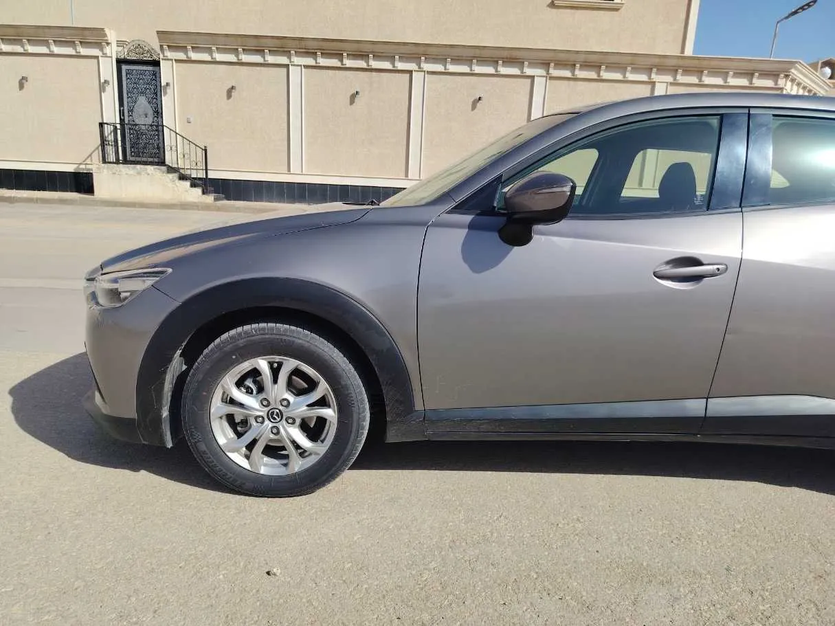 Car image 9