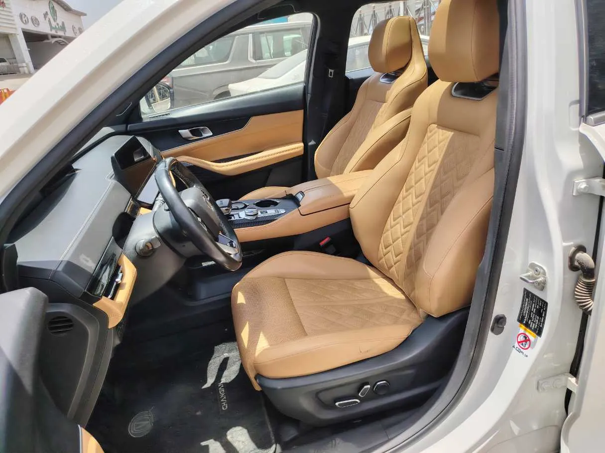 Car image 15