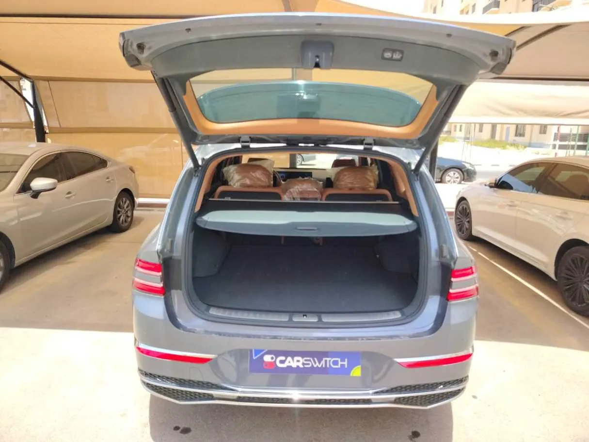 Car image 26