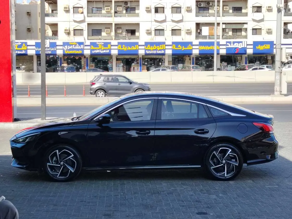 Car image 8