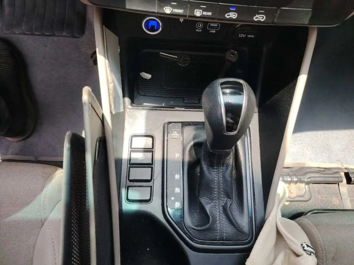 Car image 24