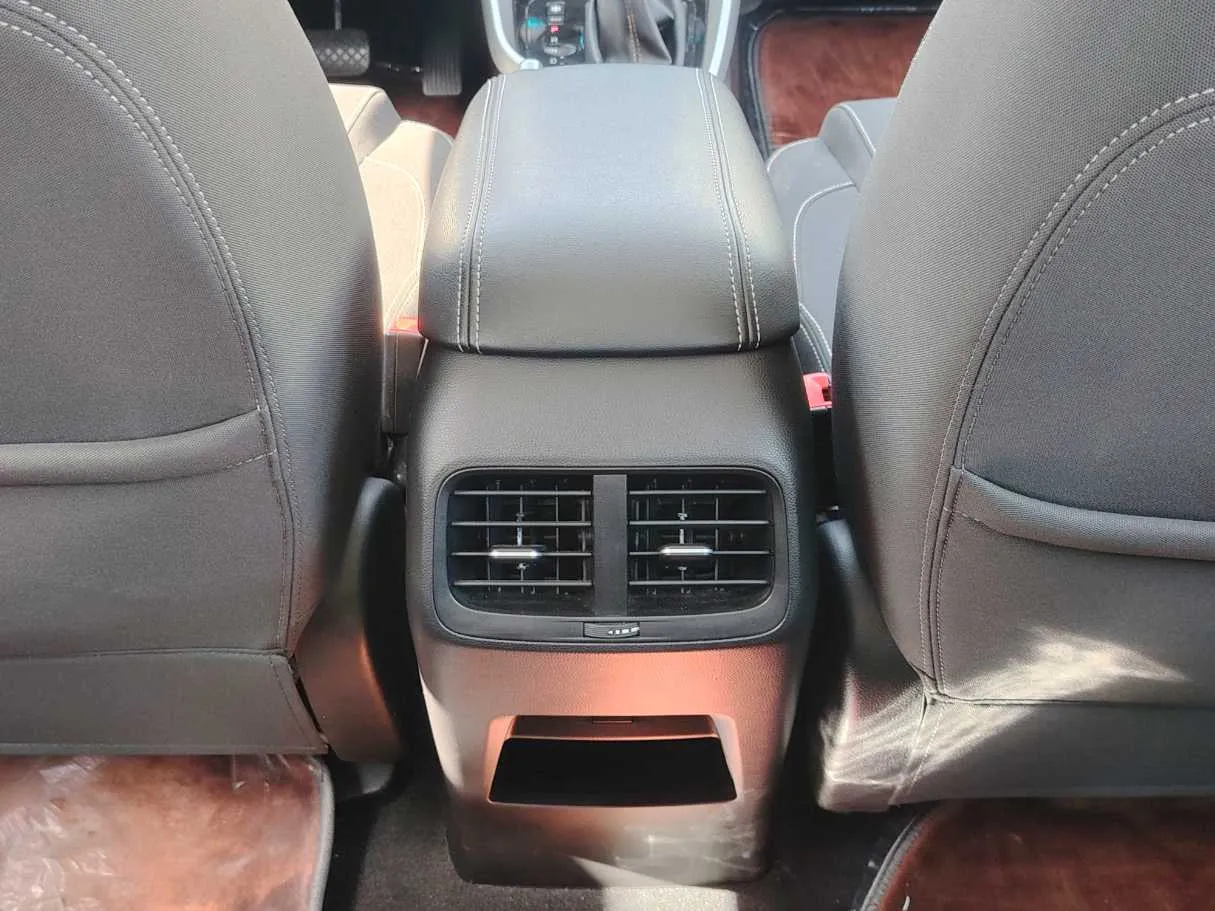 Car image 25