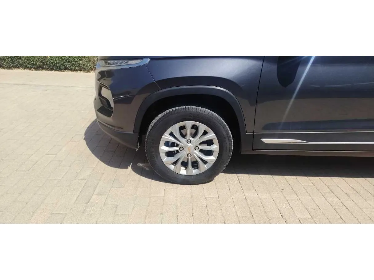 Car image 9