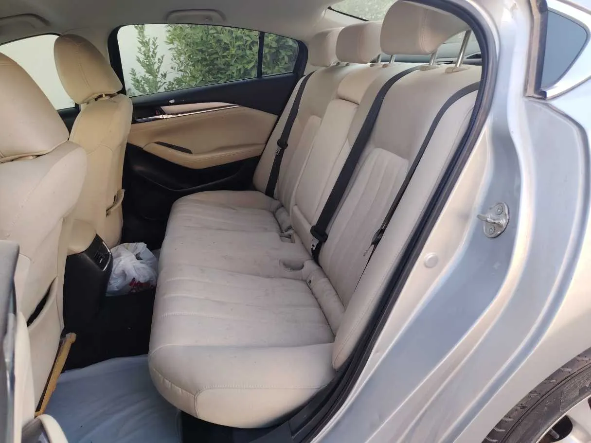 Car image 16