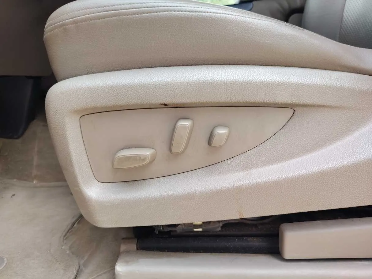 Car image 26