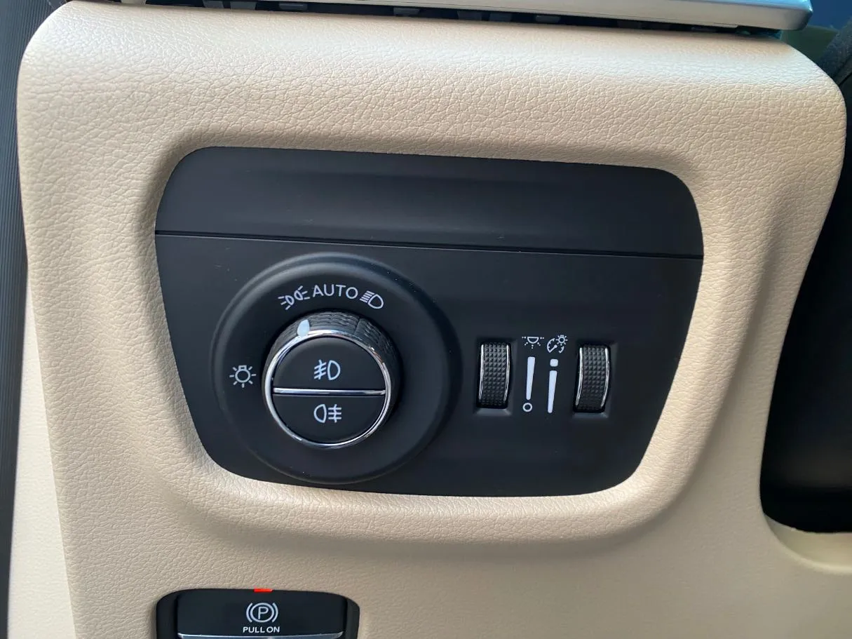 Car image 27