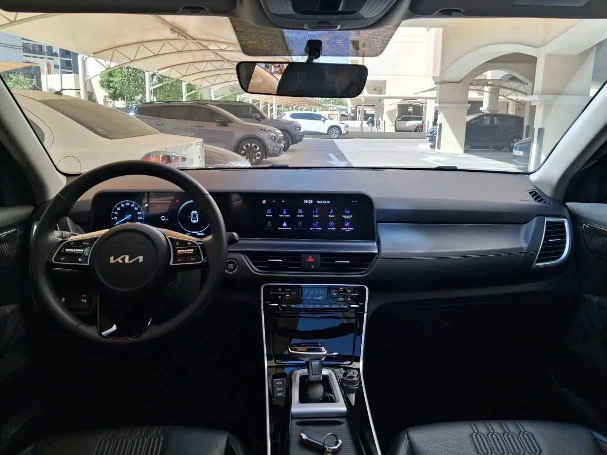 Car image 11