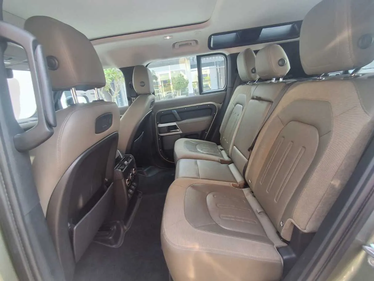 Car image 13