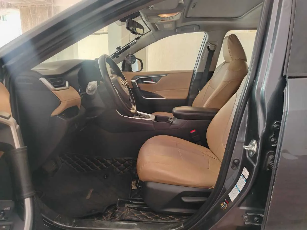 Car image 13