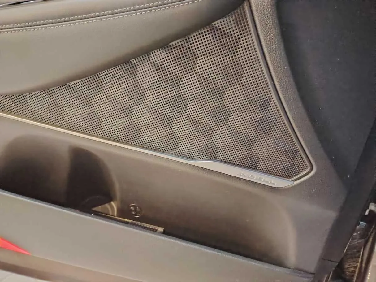 Car image 40