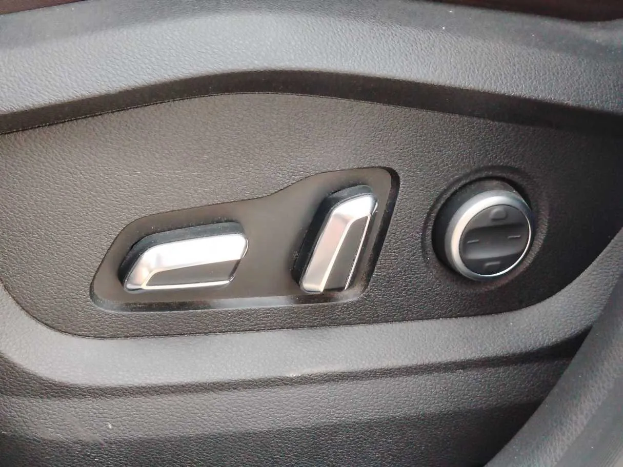Car image 34